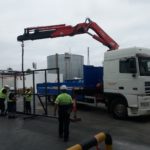 Elevación de maquinaria con camion grua