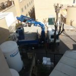 Elevación de maquinaria con camion grua pluma